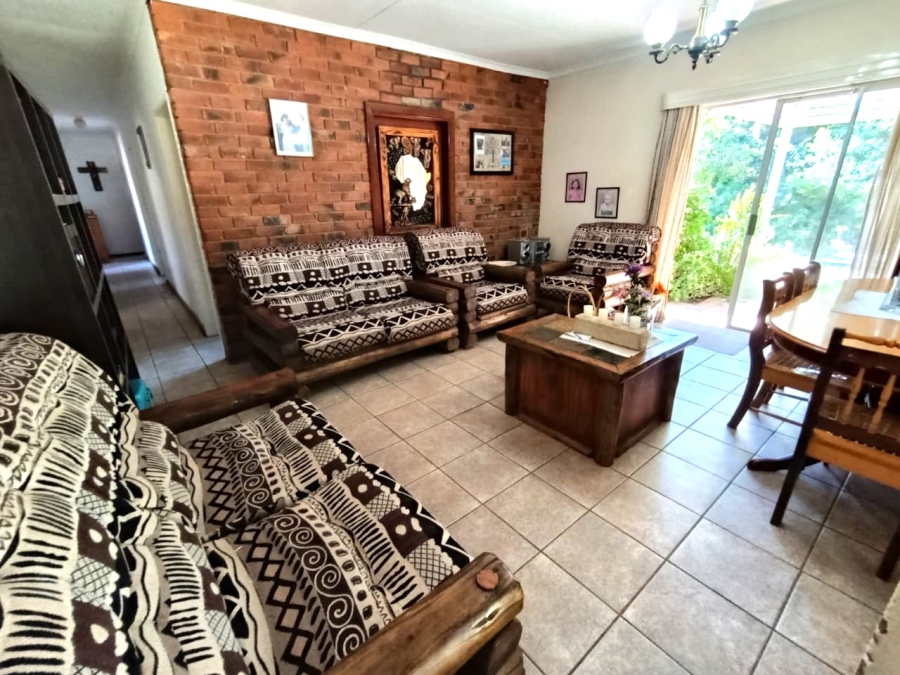 4 Bedroom Property for Sale in Langenhovenpark Free State